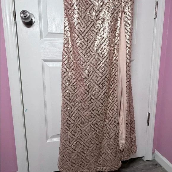 🩷Fashion Nova Shimmering Gold Sequin Prom Dress - Picture 6 of 7